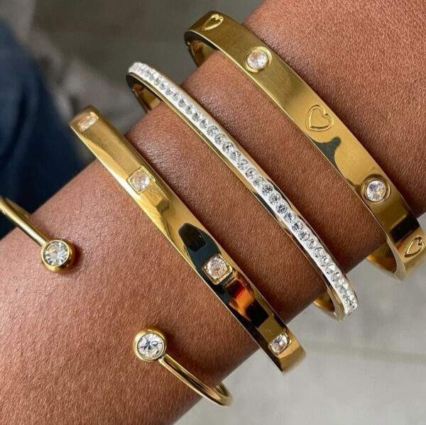 Heart Carvin Bangle